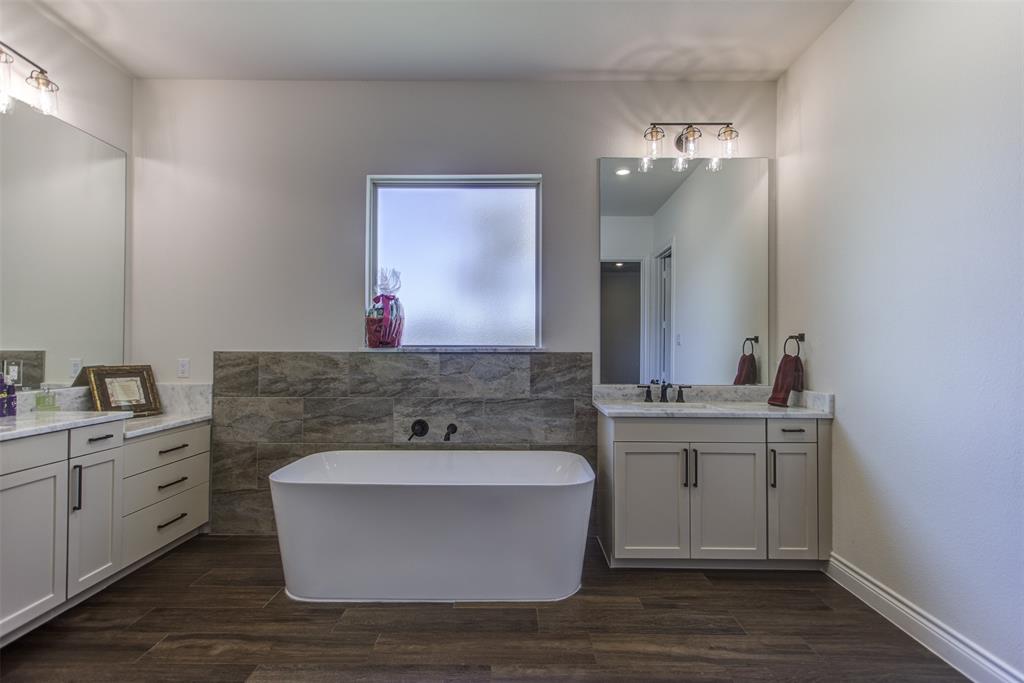 704 Hayden Way Property Photo 17