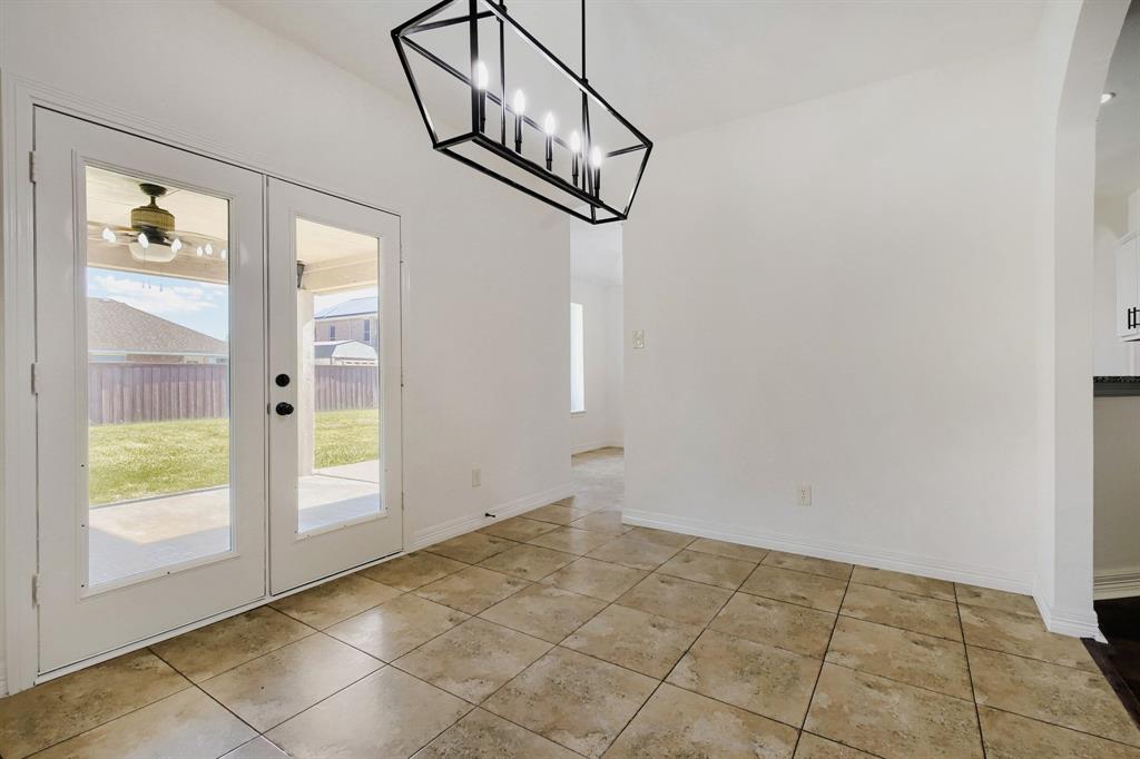 910 W Bois D Arc Street Property Photo 4