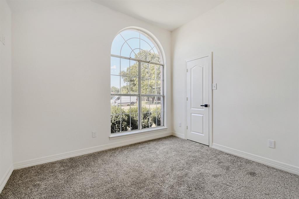 910 W Bois D Arc Street Property Photo 6