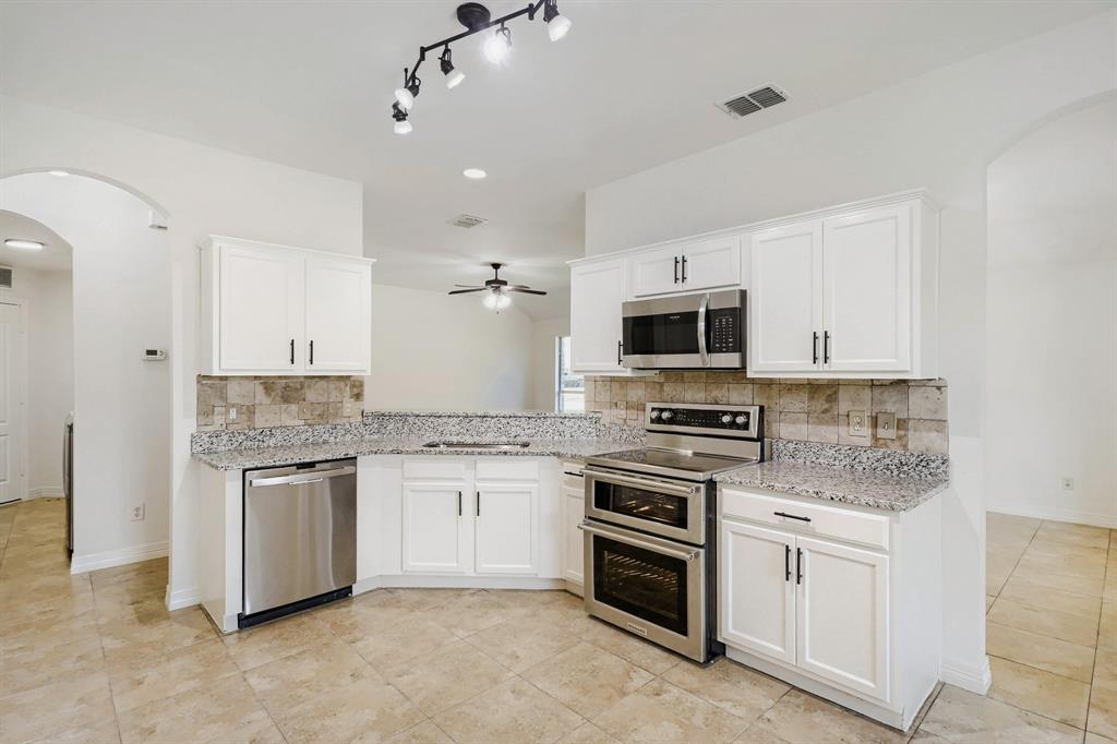 910 W Bois D Arc Street Property Photo 11