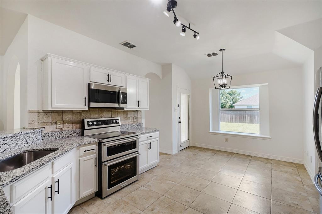 910 W Bois D Arc Street Property Photo 15