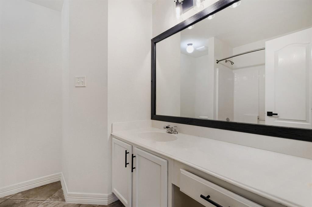 910 W Bois D Arc Street Property Photo 18
