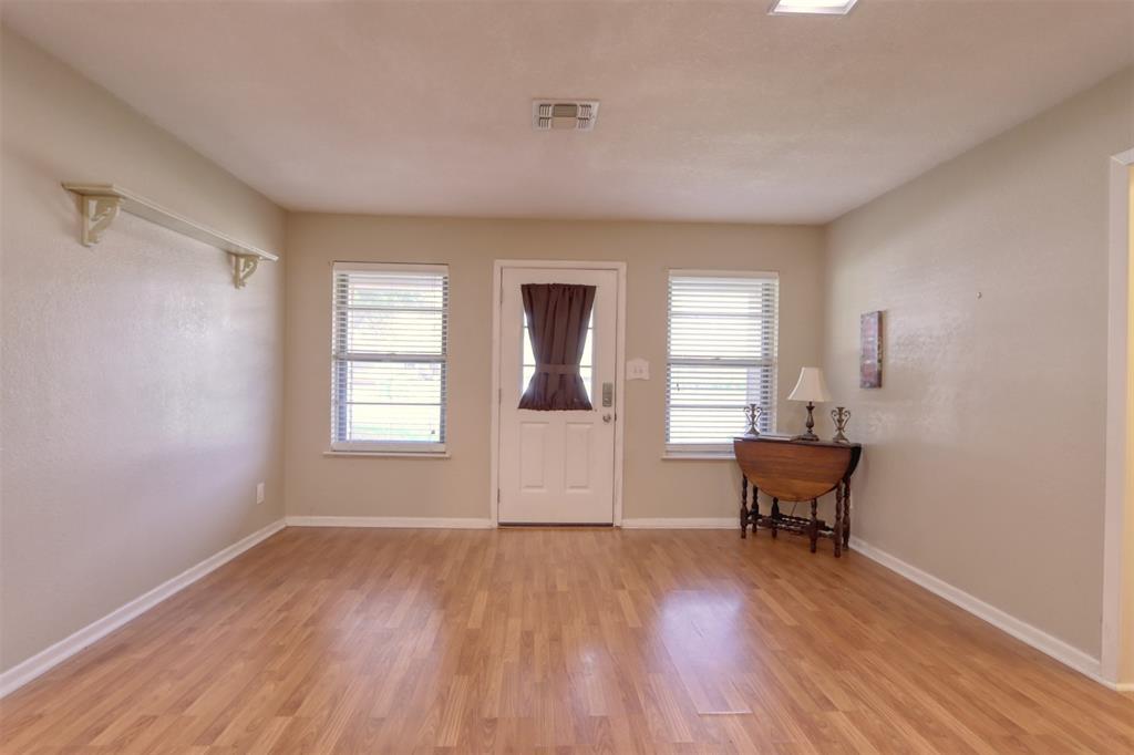 914 S Avenue N Property Photo 4