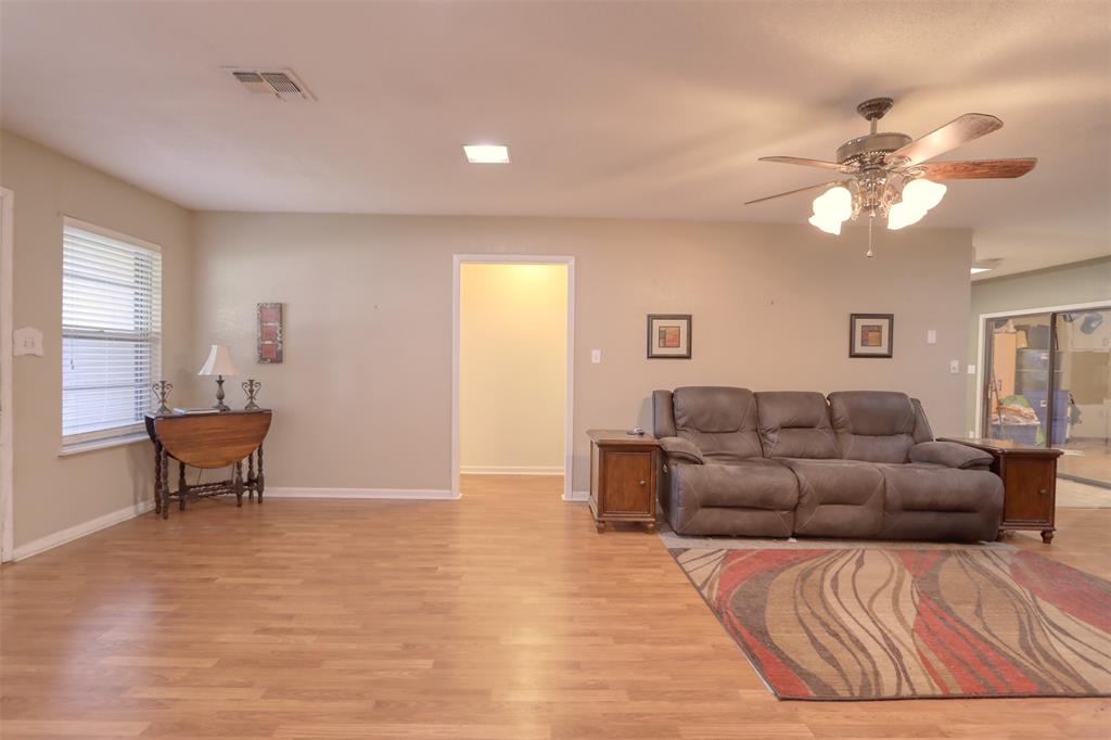 914 S Avenue N Property Photo 5