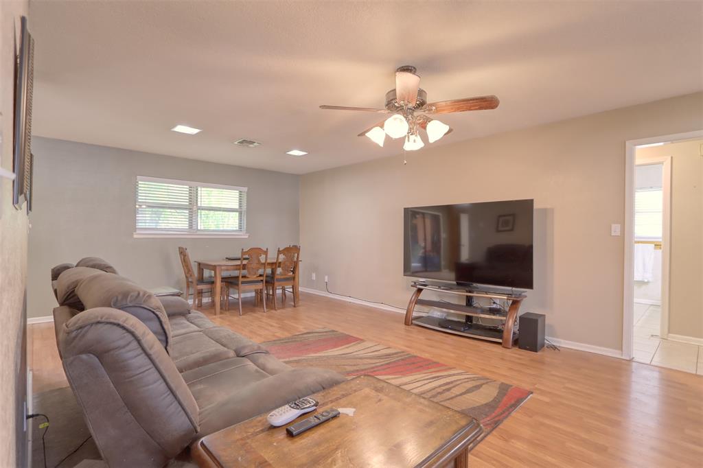 914 S Avenue N Property Photo 7