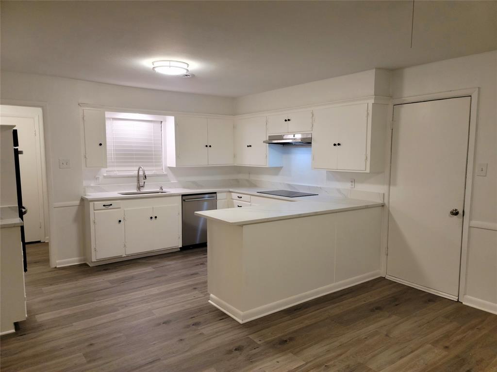 501 Royal Crest Drive Property Photo 1