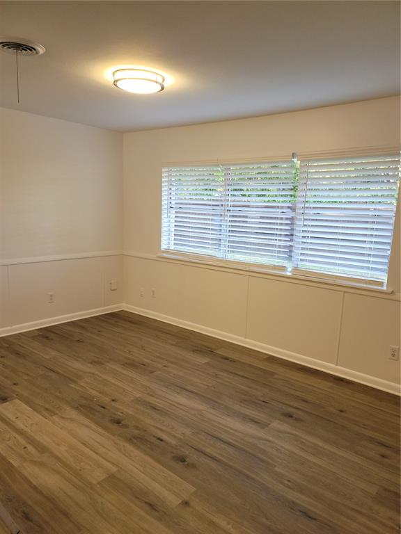 501 Royal Crest Drive Property Photo 6