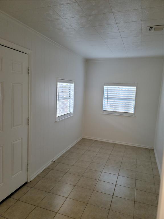 501 Royal Crest Drive Property Photo 7