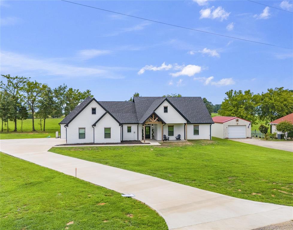 7 Silver Spur Drive Property Photo 4
