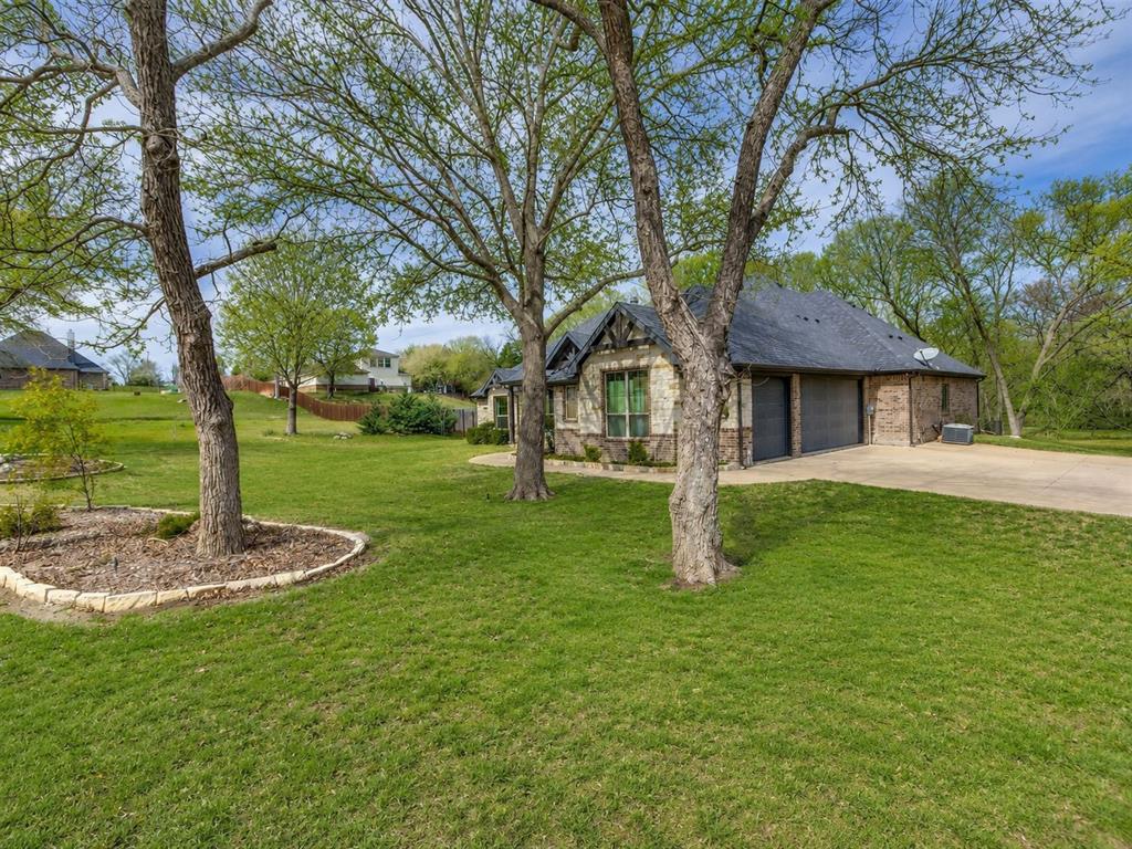 8525 Forest Creek Lane Property Photo 2