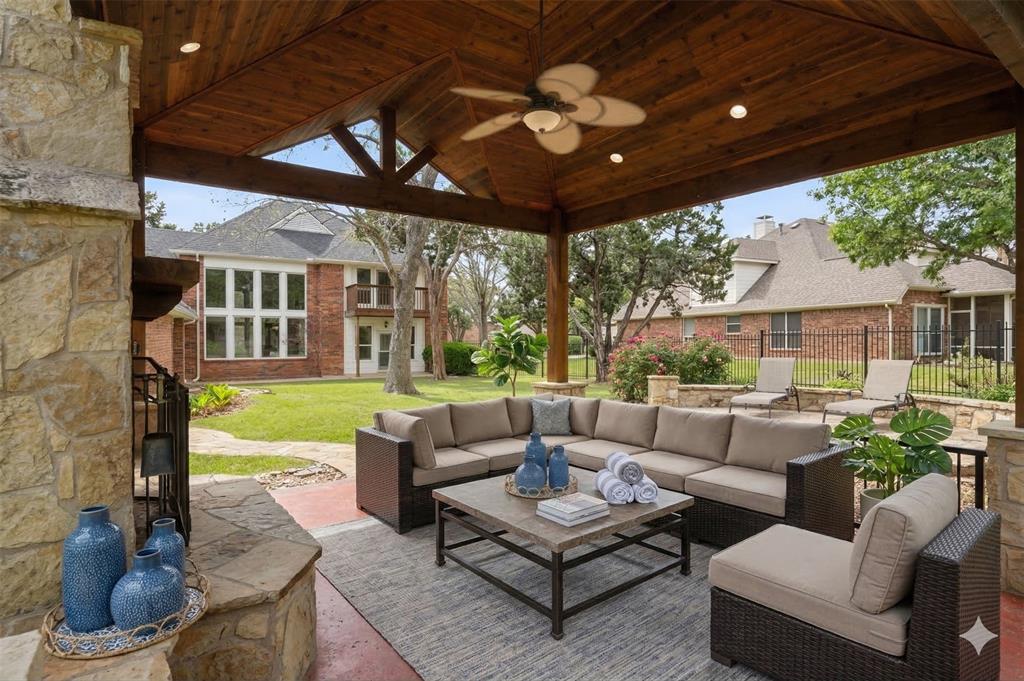 8 Equestrian Trail Property Photo 7