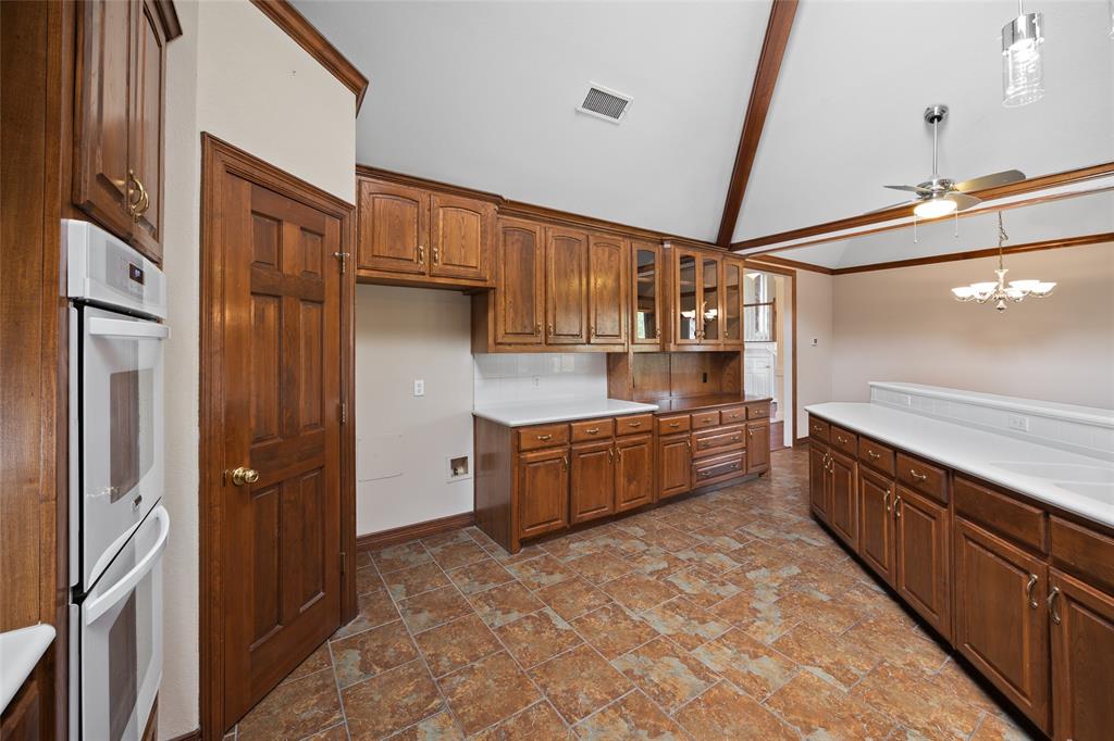 8 Equestrian Trail Property Photo 23