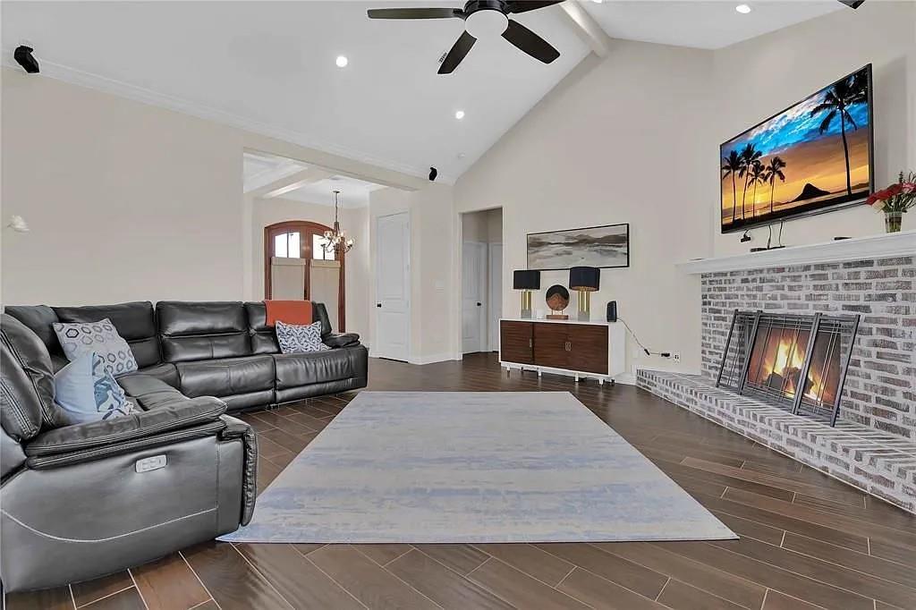 10960 Sheila Court Property Photo 4