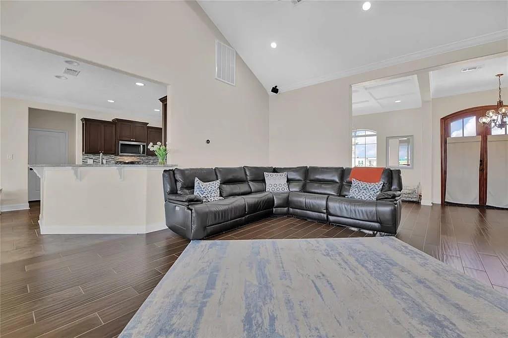 10960 Sheila Court Property Photo 5