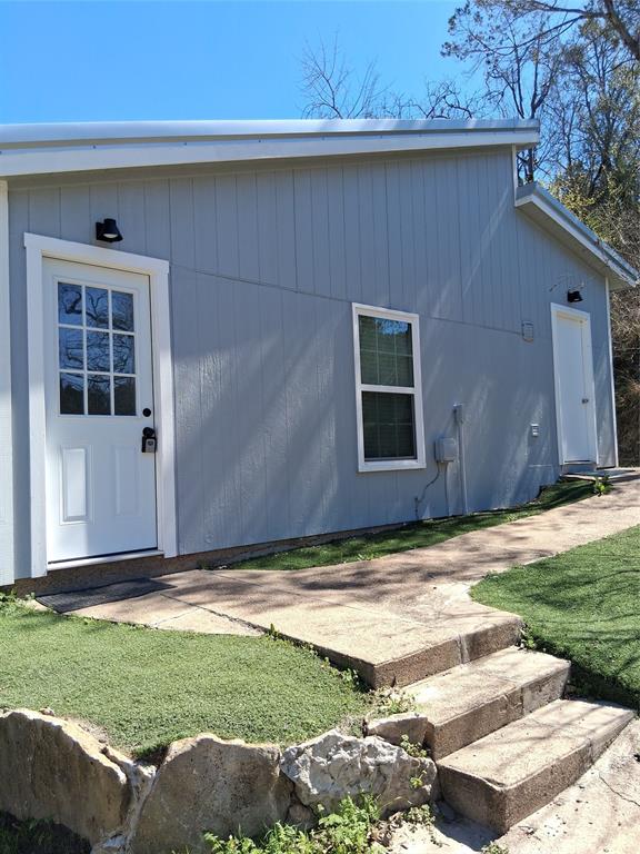 2807 Comanche Trail Property Photo 1