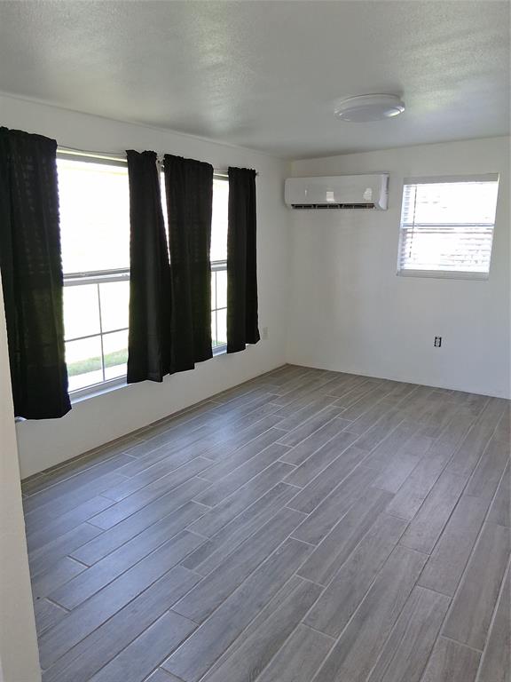 2807 Comanche Trail Property Photo 7