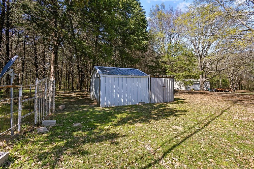 528 County Road 1120 Property Photo 4