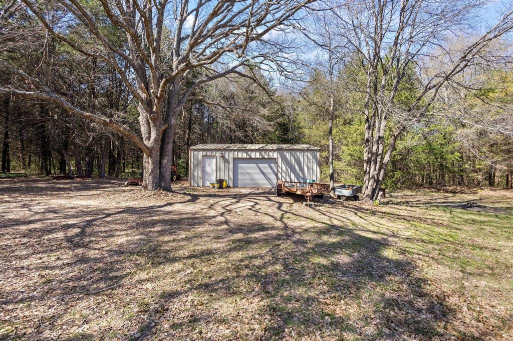 528 County Road 1120 Property Photo 5