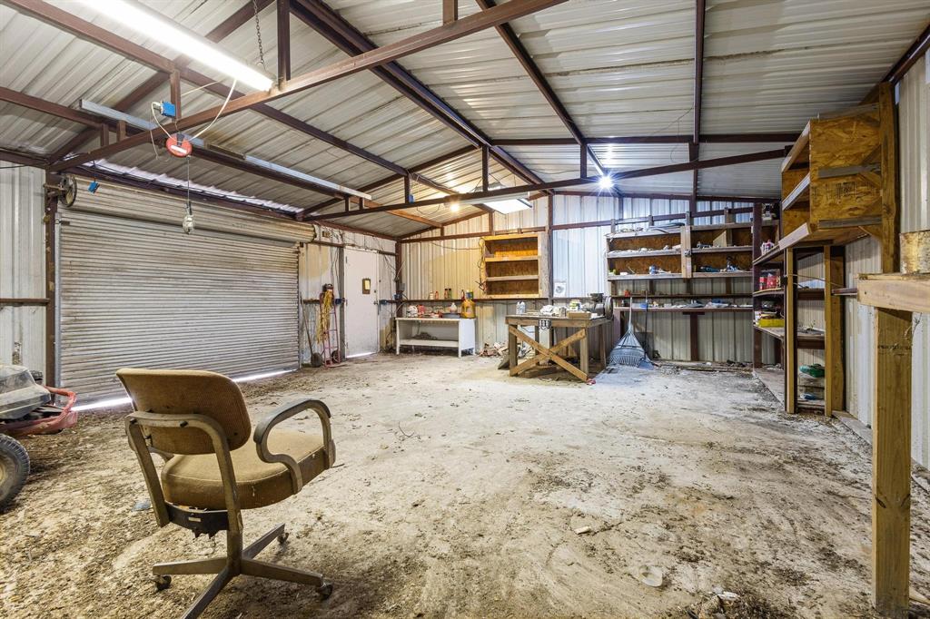 528 County Road 1120 Property Photo 6