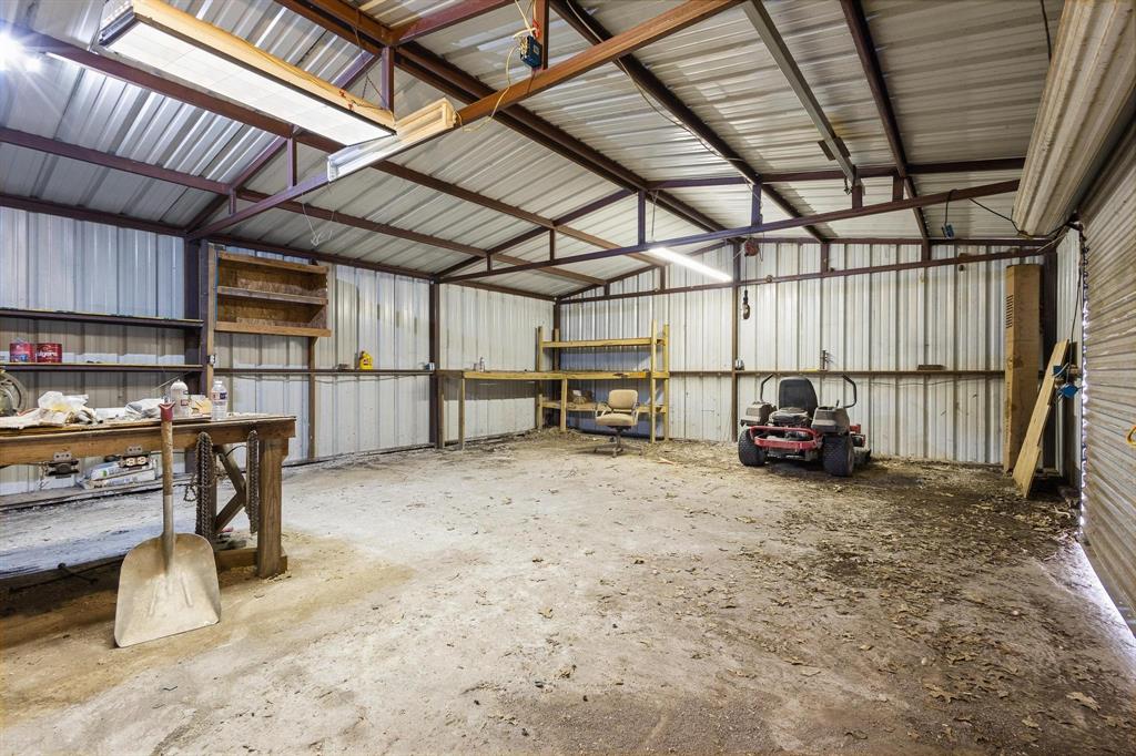 528 County Road 1120 Property Photo 7