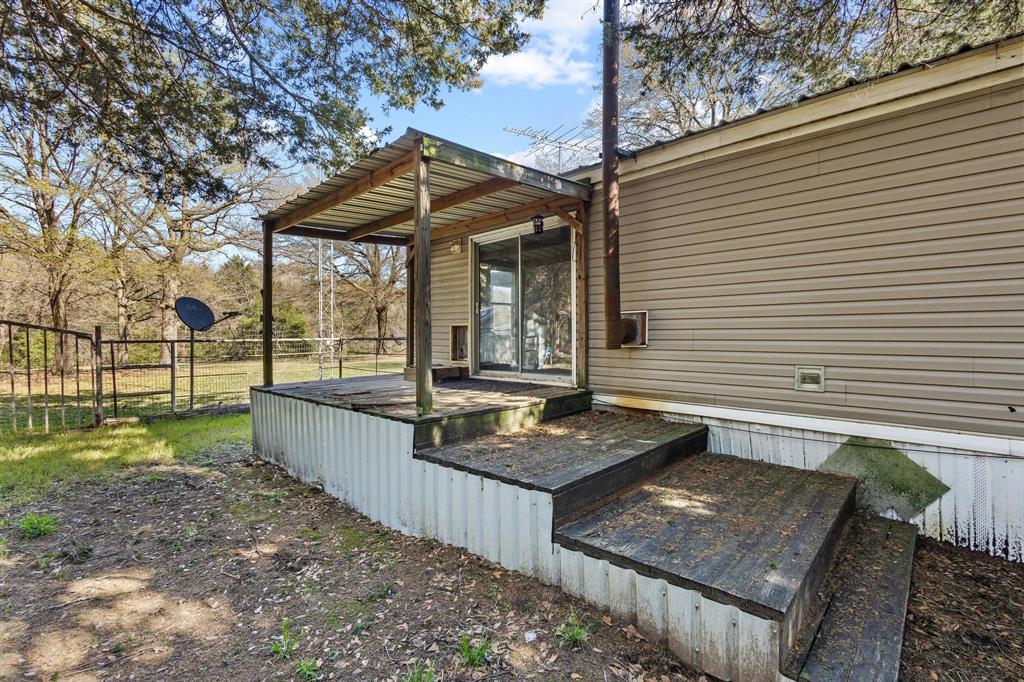 528 County Road 1120 Property Photo 10