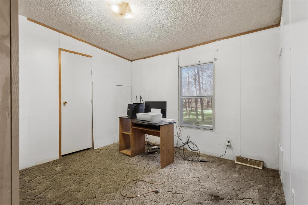 528 County Road 1120 Property Photo 19