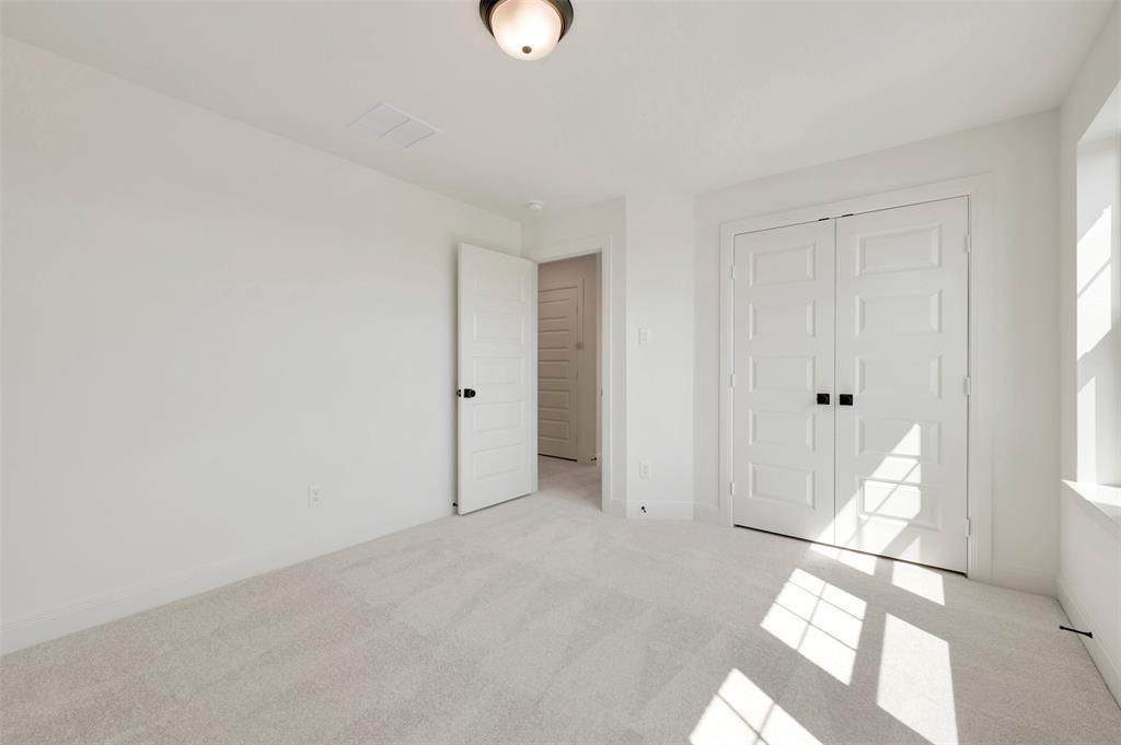 2408 Ranch Hawk Square Property Photo 23