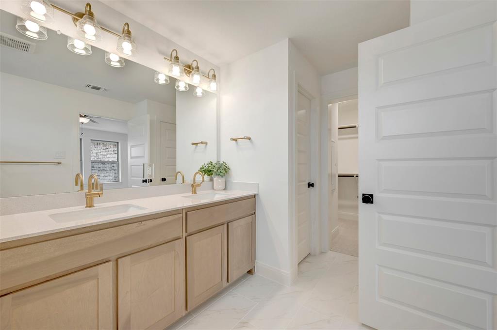 2408 Ranch Hawk Square Property Photo 32