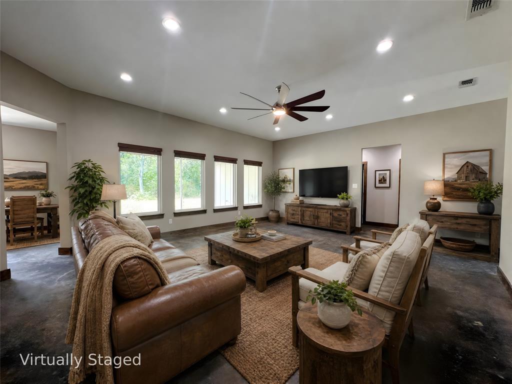 511 Interstate Highway 30 Property Photo 4