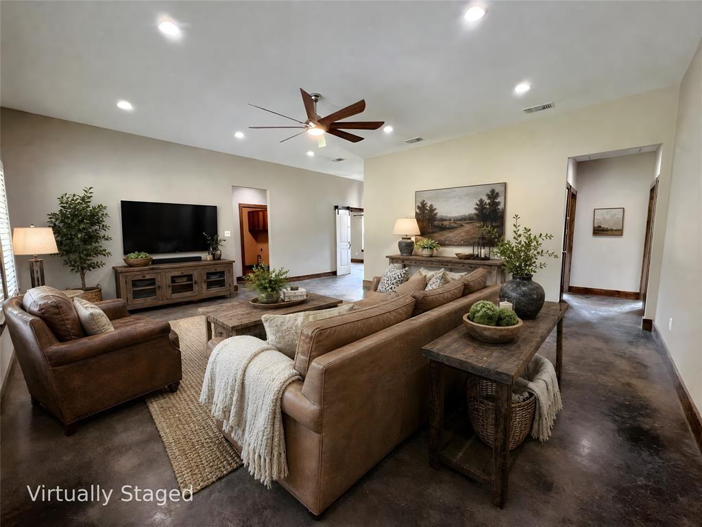 511 Interstate Highway 30 Property Photo 6
