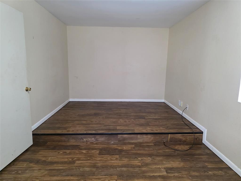 1205 N Anglin Street Property Photo 4