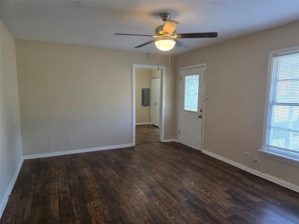 1205 N Anglin Street Property Photo 6