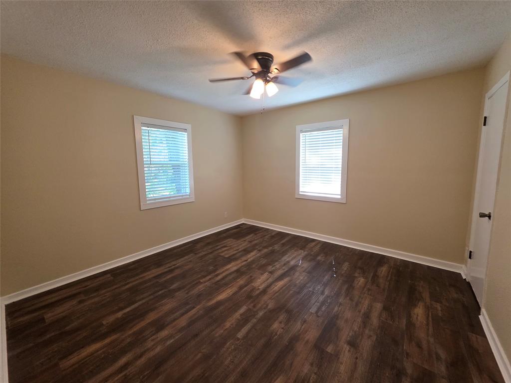 1207 N Anglin Street Property Photo 9