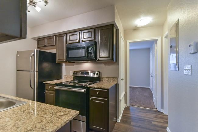 820 Southeast Parkway Property Photo 4
