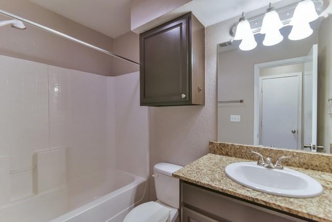 820 Southeast Parkway Property Photo 6