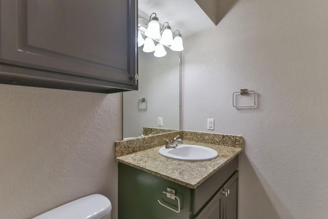 820 Southeast Parkway Property Photo 7