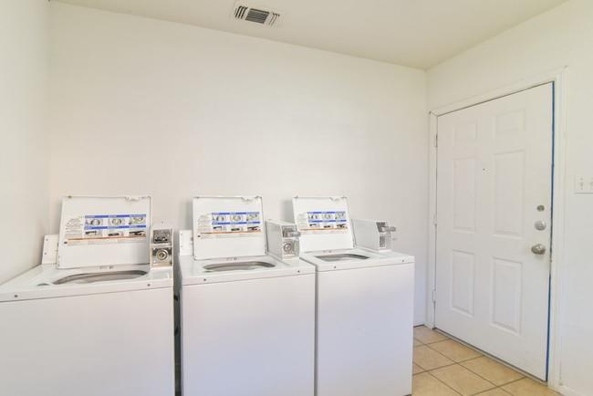 820 Southeast Parkway Property Photo 8