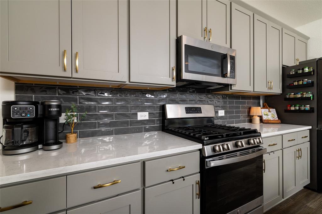 1208 Lady Mantle Way Property Photo 8