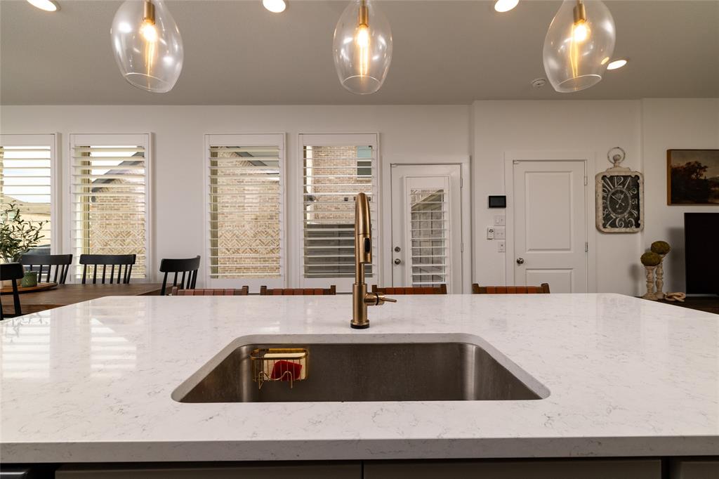 1208 Lady Mantle Way Property Photo 10