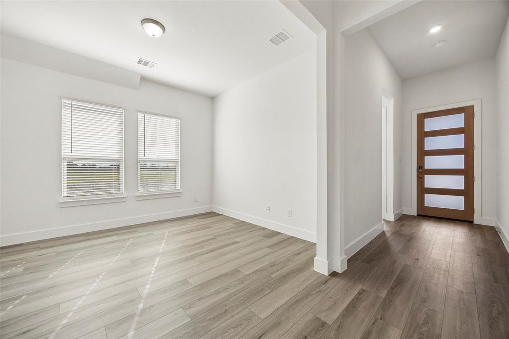 1929 Comanche Drive Property Photo 3
