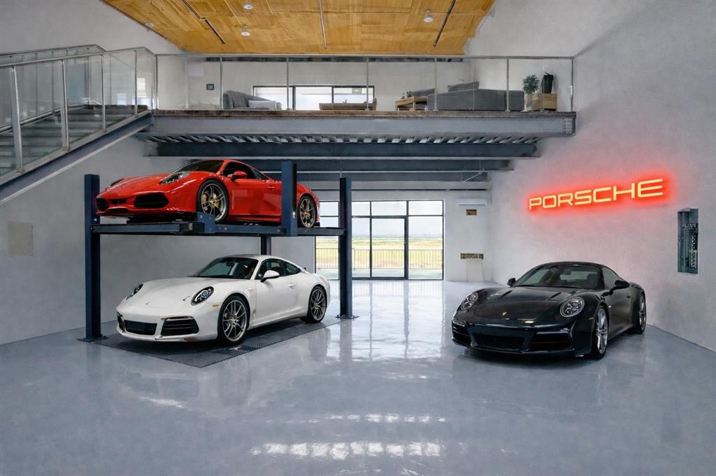 400 Fast Lane 9 Property Photo 2