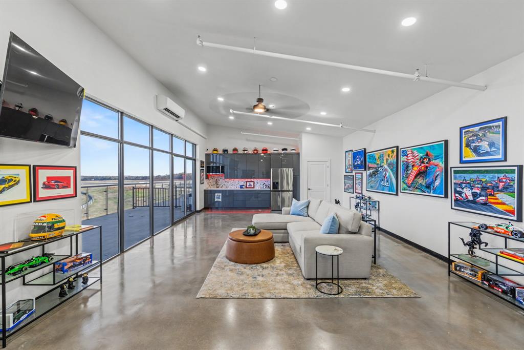 400 Fast Lane 9 Property Photo 12