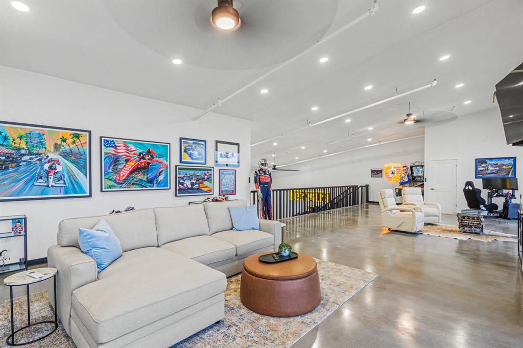 400 Fast Lane 9 Property Photo 14