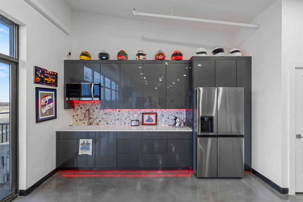 400 Fast Lane 9 Property Photo 18