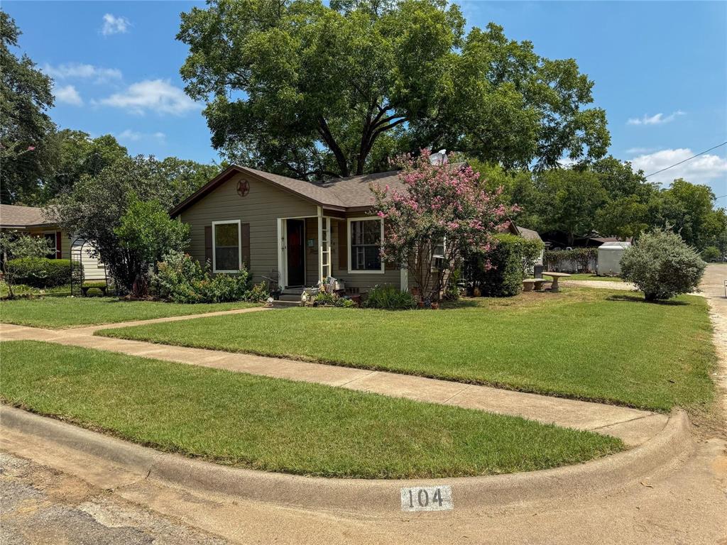 104 Dixon Street Property Photo 1