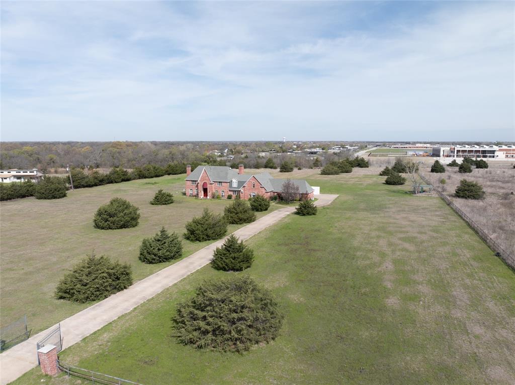 9077 Lakeridge Drive Property Photo 4