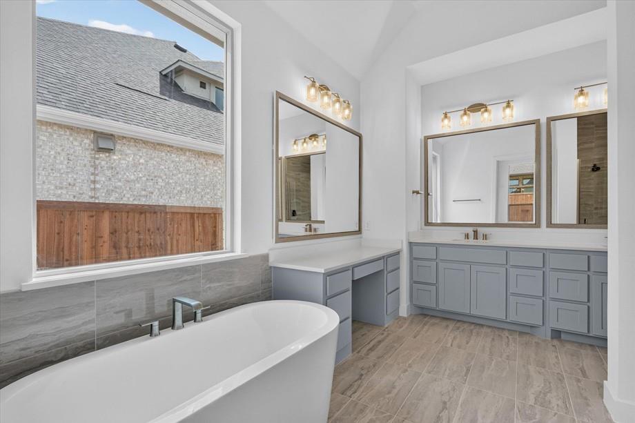 837 Bridle Path Parkway Property Photo 10