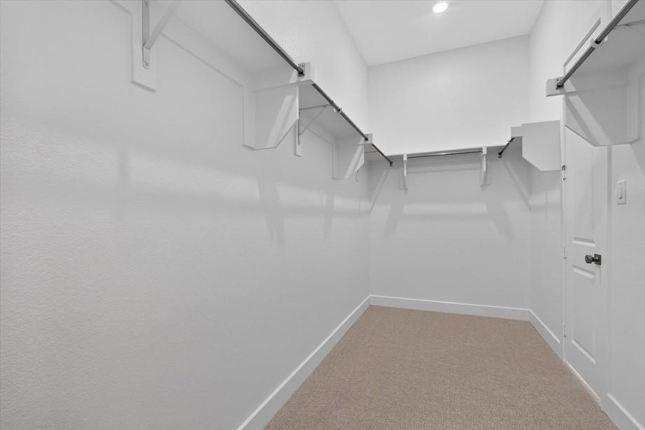 837 Bridle Path Parkway Property Photo 12