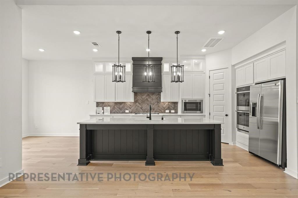 717 Bridle Path Parkway Property Photo 2