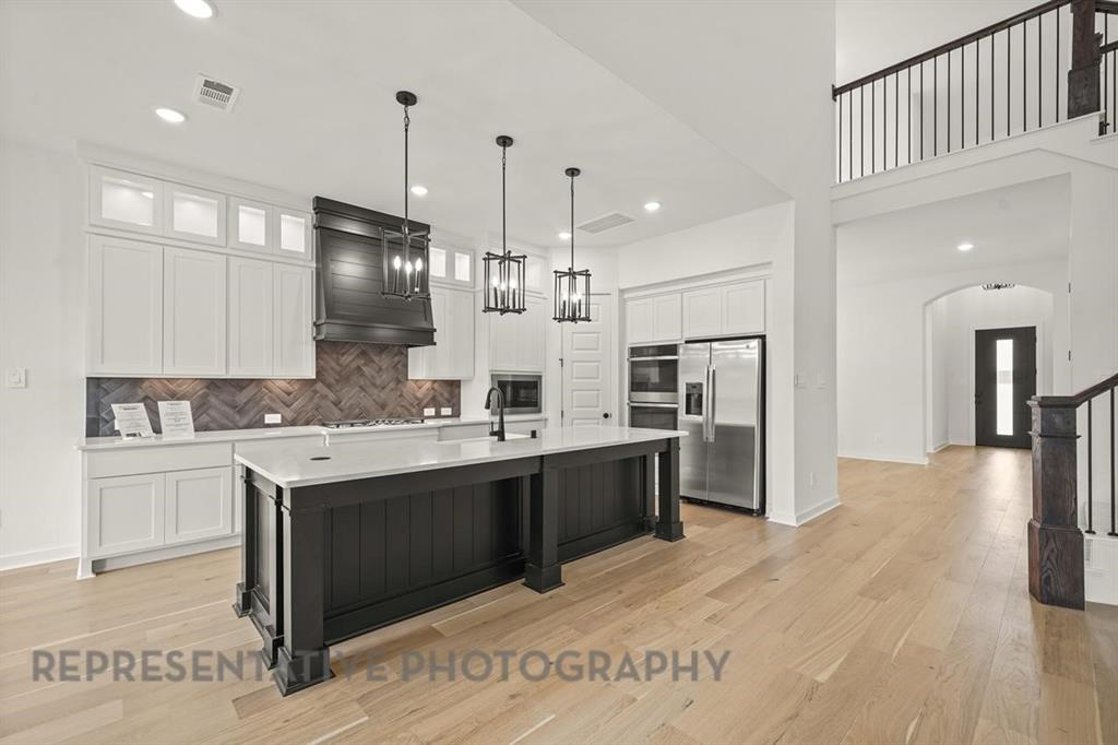 717 Bridle Path Parkway Property Photo 3